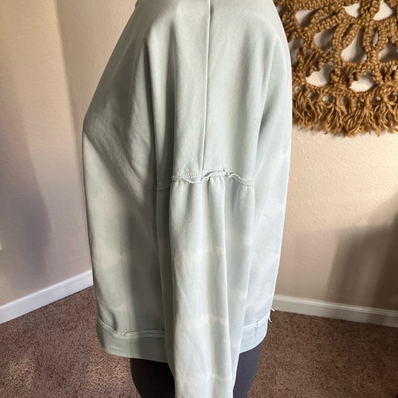 Ryan Burches Size Small Top - Picture 3 of 5